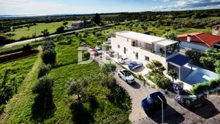 ISTRIA, GALIŽANA - Terreno edificabile con permesso per una villa moderna con vista panoramica sul mare