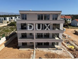 ISOLA DI PAG, MANDRE - Appartamento con 2 camere da letto + soggiorno con giardino in un edificio di qualità nuova