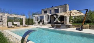 ISTRIA, MONTONA, DINTORNI - Una vista panoramica che vi toglierà il fiato! Bellissima villa fronte verde con completa privacy