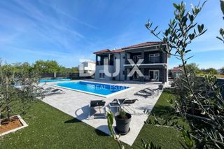 ZADAR, MURVICA - Villa con piscina e ampio giardino!
