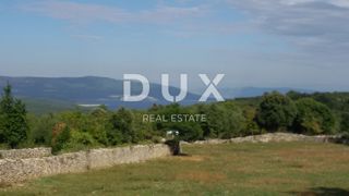 ISTRIA, KAVRAN - Interessante terreno edificabile ideale per la costruzione di una villa/complesso di ville/casa familiare/casa per le vacanze