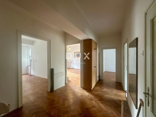 RIJEKA, CENTRO/PEĆINE – Spazioso appartamento con vista mare e sconto esclusivo per un progetto di ristrutturazione!