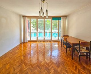 ISTRIA, POLA - Appartamento con due camere da letto, piano rialzato, posizione tranquilla e ricercata