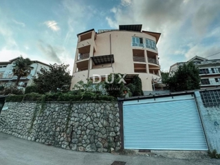 ABBAZIA - appartamento in un edificio residenziale con giardino esterno e terrazza coperta a soli 200 metri dalla spiaggia, VISTA!