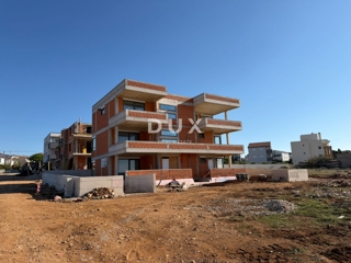 ISOLA DI PAG, POVLJANA - Appartamento con due camere da letto e giardino in un nuovo edificio