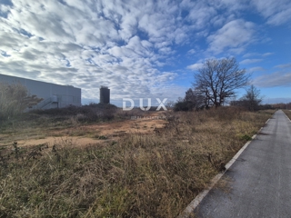 PARENZO, ŽBANDAJ - Terreno industriale attraente per edilizia commerciale