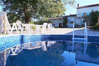 ISTRIA, LABIN - Casa con piscina e terreno spazioso