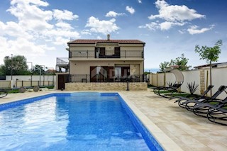 ZADAR, POLIČNIK - Bellissima villa con piscina e campo da calcio