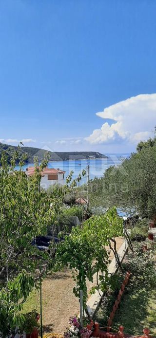 ISOLA DI RAB, KAMPOR - Casa con appartamenti a 100 m dal mare