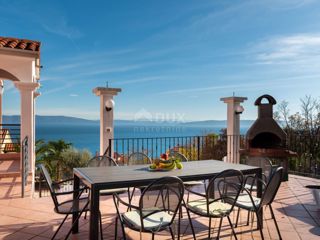 ISTRIA, RABAC - Casa con vista mare