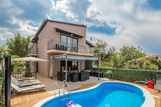 ISOLA DI KRK- MALINSKA - casa bifamiliare di lusso con piscina, sauna e jacuzzi a soli 70 metri dal mare!