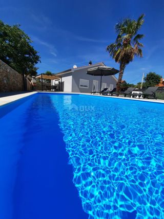 Isola di Krk, interno dell'isola - Piano terra con piscina