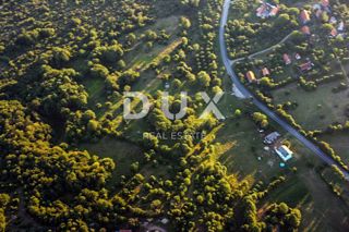 LIKA, VRHOVINE - Attraente terreno di 12.850 m2 nelle zone T1 e T2!