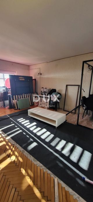 RUKAVAC, MATULJI - casa indipendente con 2 appartamenti + garage + taverna da ristrutturare