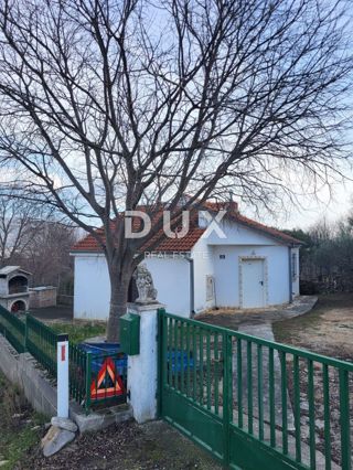 ZARA, PRIDRAGA - OCCASIONE! Graziosa casa a 1 km dalla spiaggia!