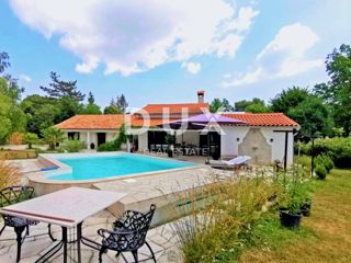 ISTRIA, LABIN - Casa in pietra con piscina ai margini del villaggio