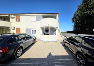 ISTRIA, ŠIŠAN - Palazzina con due unità abitative e un edificio ausiliario