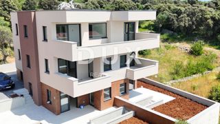 NOVALJA, JAKIŠNICA - Appartamento di 60 m2 al primo piano con una bellissima vista sul mare