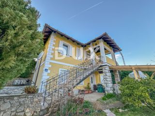 OPATIJA, IČIĆI – una bellissima villa con un ricco giardino e vista mare, garage e vicinanza al mare