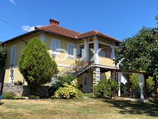 OPATIJA, IČIĆI – una bellissima villa con un ricco giardino e vista mare, garage e vicinanza al mare