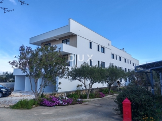 ZADAR, ZATON - Nuovo edificio con giardino a 45 metri dalla spiaggia! A1