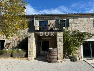 ISTRIA, PARENZO - Due case in stile rustico moderno con garage e un'offerta speciale!