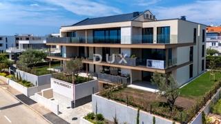 ISTRIA, NOVIGRAD - Appartamento con giardino in un lussuoso edificio di nuova costruzione