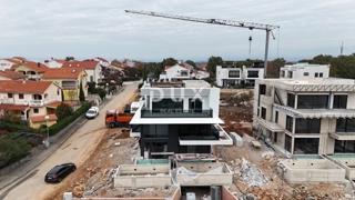 ISOLA DI KRK, NJIVICE - Esclusivo nuovo edificio, attico con piscina sul tetto!