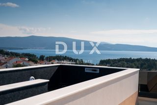 CITTÀ DI KRK, CENTRO - Attico a due piani con piscina e vista panoramica