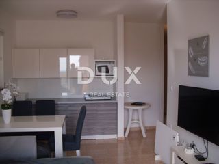 ISOLA DI KRK, CITTÀ DI KRK - Appartamento 2 camere da letto + soggiorno con giardino 53 m2