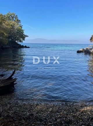 ISOLA DI KRK, OMIŠALJ - terreno edificabile 5.884 m2 PRIMA FILA SUL MARE! OCCASIONE!