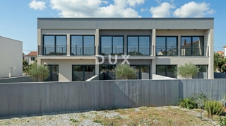 ISOLA DI RAB, BARBAT - Moderno edificio di nuova costruzione - appartamento a 200 metri dal mare con giardino e due posti auto