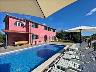 ISTRIA, LABIN - Casa con piscina in periferia