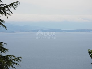 OPATIJA, BREGI - terreno edificabile 1230 m2 con vista mare per casa familiare/ villa/ appartamenti/ casa in affitto - vacanza con piscina