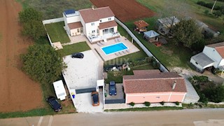 ISTRIA, BARBAN - Villa di pregio con annessa struttura