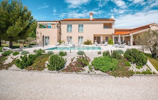 ISTRIA, VODNJAN - Bella villa di lusso con uliveto