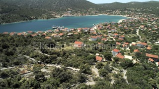Marina, Vinišće, grad. terreno 656 m2, vista mare, 320m dal mare