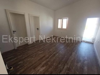 Rogoznica, 3 appartamenti 120 m2 al secondo piano di una nuova costruzione, a 100 m dalla spiaggia