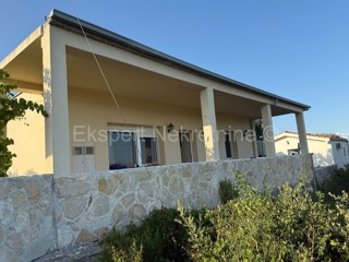 Trogir-Dintorni, Drvenik Mali, due case 83m2 + 47m2, 200m dal mare