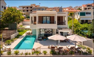 Čiovo,Okrug G., villa di lusso 280 m2 con piscina, SECONDA FILA AL MARE!!!