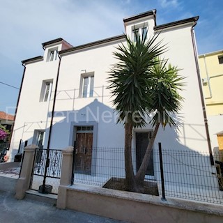 Trogir, Čiovo, detached house 200 m2, completely renovated, 6 studio apartments.