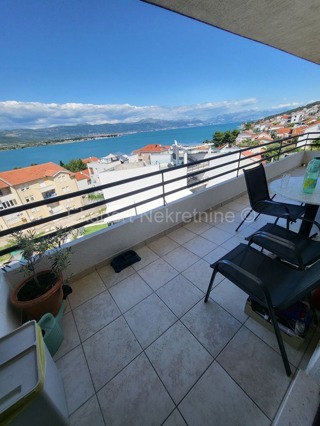 Trogir, Miševac, comfortable 3-bedroom apartment 86 m2, sea view, 170m from the sea