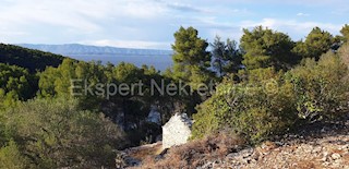 Korčula, Vela Luka, terreno edificabile 1964 m2, prima fila al mare