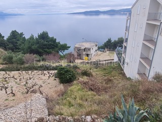 Omiš, Marušići, terreno edificabile 882 m2, 60 m dal mare