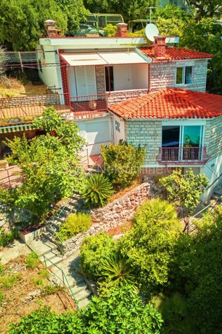 Stanići, casa indipendente 115m2, prima fila al mare, garage