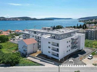Seget Donji, penthouse 122 m2 in a new building, 230 m from the beach, garage