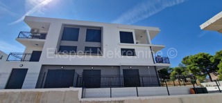 Čiovo, Okrug G, 2-bedroom apartment 75 m2, newly built, large terrace, 250 m from the sea