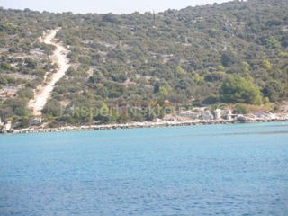 Vinišće, vecchia baia di Trogir, prima fila al mare, 2285 m2, terreno agricolo