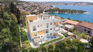 Trogir, Čiovo, appartamento con 2 camere da letto 85 m2 + giardino 63,4 m2, 150 m dal mare, nuova costruzione