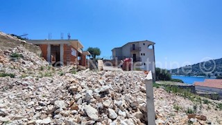 Sevid, lussuosa villa su due piani di 180m2 con piscina, a 90 metri dal mare